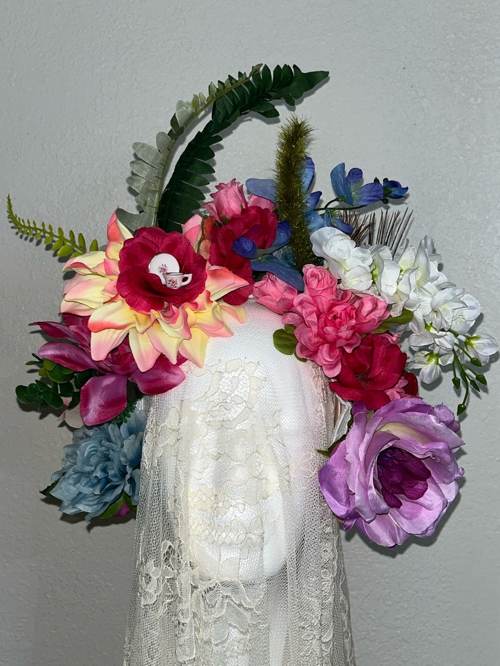 New.
Bespoke mixed floral headpiece, headband, fascinator.